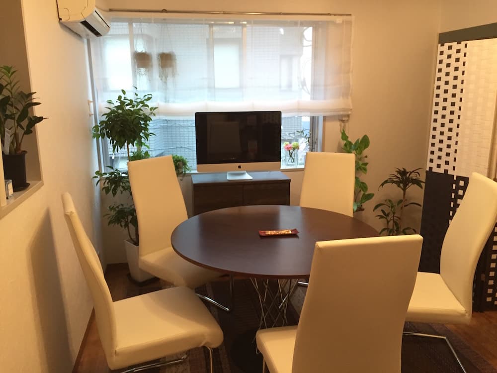 運営者情報 2 Center picture